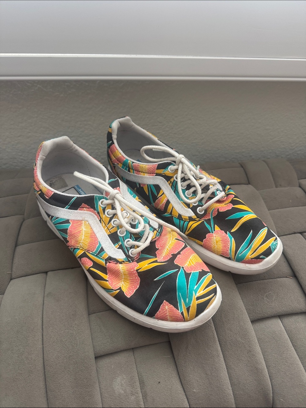 Vans tennis shoes sneakers women's 8